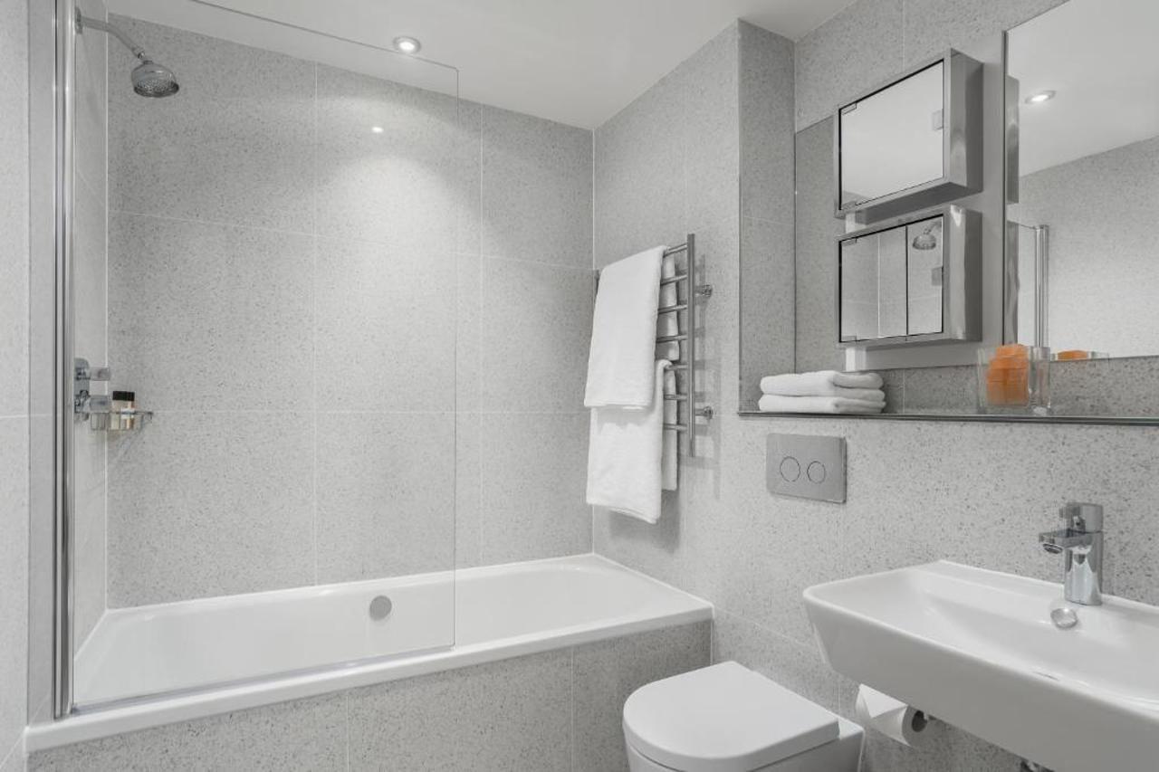 Q Square By Supercity Aparthotels Brighton Exteriör bild