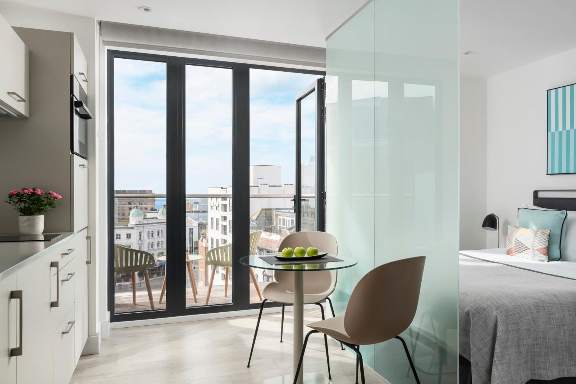 Q Square By Supercity Aparthotels Brighton Exteriör bild